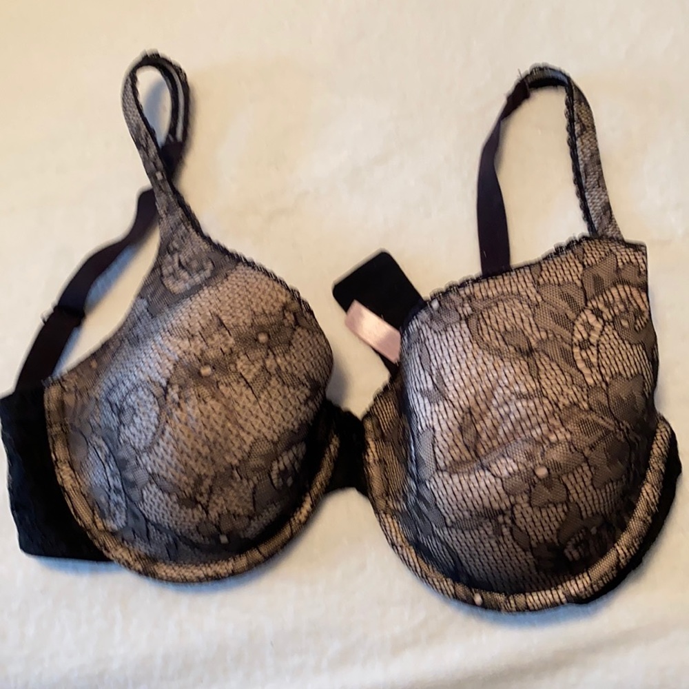 La Vie En Rose Black Lace Bra